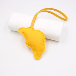 อุปกรณ์ตกแต่งกระเป๋าหนังรูปครัวซองต์สุดสร้างสรรค์ น่ารัก ใช้ทำพวงกุญแจห้อยรถ DIY หรือพวงกุญแจเรืองแสง - Product Image 6