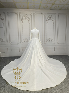 <span class=keywords><strong>Abito</strong></span> da Sposa QUEENS GOWN Moderno a Maniche Lunghe <span class=keywords><strong>con</strong></span> Vita Basca Collo Alto <span class=keywords><strong>Gonna</strong></span> <span class=keywords><strong>in</strong></span> <span class=keywords><strong>Tulle</strong></span> Brillante <span class=keywords><strong>con</strong></span> Glitter - Product Image 5
