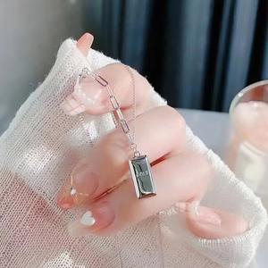 Collar de cadena de serpiente con colgante de barra de oro pequeña de acero inoxidable YUNLAN, diseño de lingote de oro, estilo moderno y personalizado - Product Image 6