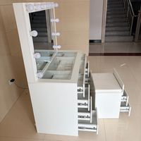 Coiffeuse moderne blanche avec miroir LED et plateau en verre, tiroir dissimulé et tabouret – Meuble de chambre personnalisable pour commande en gros