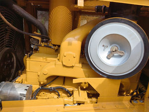 Bulldozer de orugas usado CAT D8R original de Japón, capacidad de nivelación de 11 m, potencia de 228 kW, con caja de cambios y motor, en venta. - Product Image 6