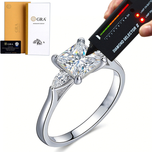 Anello di Fidanzamento in Moissanite Placcato Platino 1.2CT Forma Quadrata per Donne con Certificazione GRA - Product Image 1