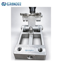 Pince de rinçage durable en acier inoxydable de qualité alimentaire pour machine de remplissage d'eau avec prise de col stable