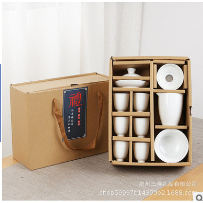 Juego de té de porcelana blanca de alta calidad.