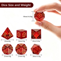LuxeRoll – Jeu de dés en verre rouge grenade avec motif de dague sculptée, dés polyédriques pour D&D, RPG, Dungeons & Dragons, jeu de table