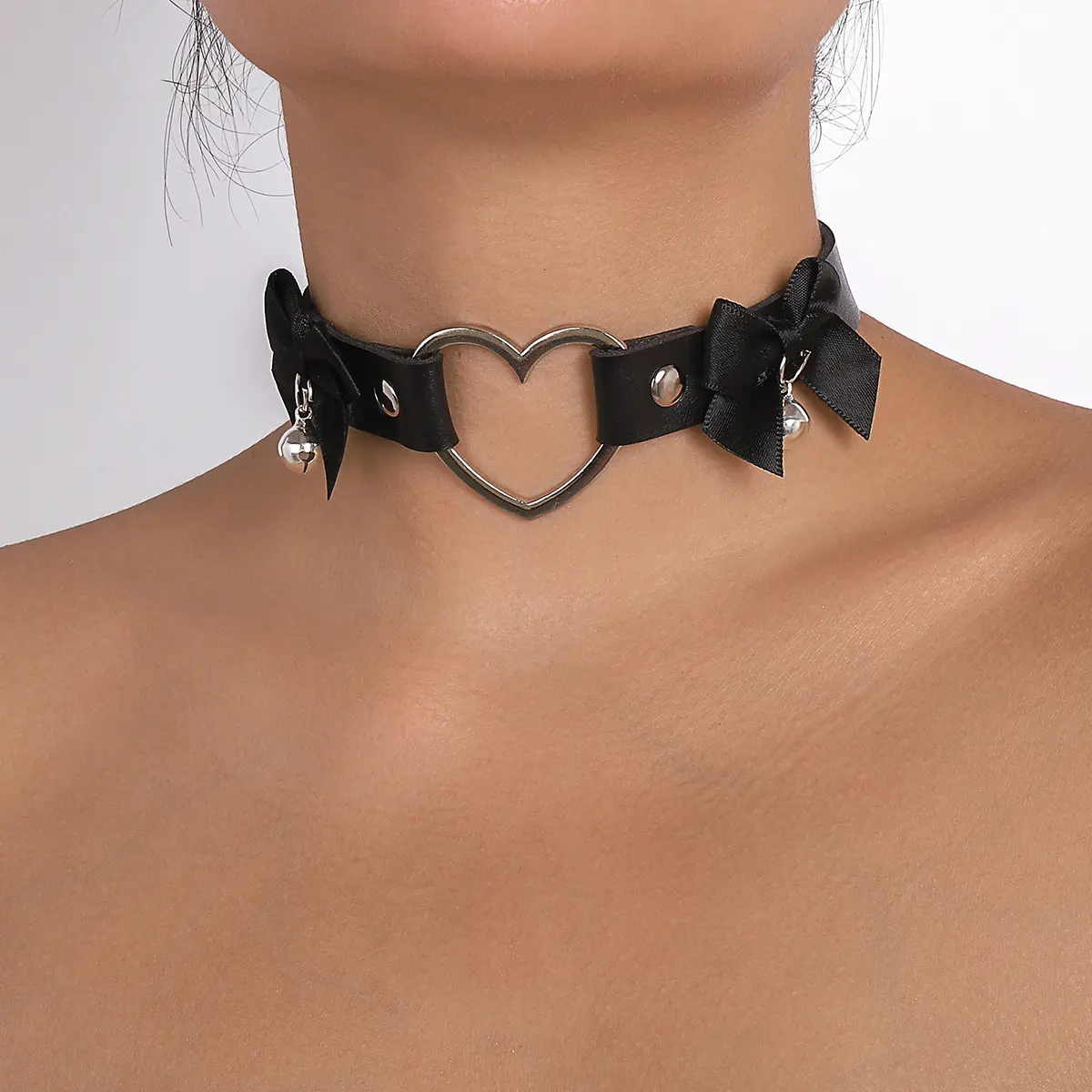 Mode femme Harajuku géométrique Pu cuir Rivet boucle collier nœud cloche décors Cool noir gothique tour de cou