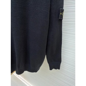 Pull en laine tricoté noir pierre surdimensionné et décontracté de qualité supérieure avec logo sur le bras pour homme - Product Image 4