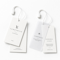 Étiquettes suspendues en papier gaufré personnalisables pour vêtements, chaussures, sacs, avec logo écologique durable imprimé des deux côtés