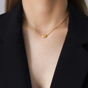 Gioielli moda <span class=keywords><strong>donna</strong></span> placcati oro 18 carati collana serpente in acciaio inossidabile con ciondolo a forma di fagiolo dorato - Product Image 6