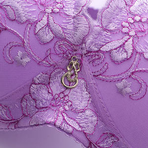 Soutien-gorge sans armatures pour femmes, fin, sexy, brodé de fleurs, respirant, en nylon, 3/4 de bonnet, dos nu, avec fermeture à trois crochets - Product Image 4