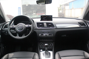 Audi <span class=keywords><strong>Q3</strong></span> d'<span class=keywords><strong>occasion</strong></span> 2016 35 TFSI Fashion SUV, couple de 300-400 Nm, roues R18, SUV essence 5 places d'<span class=keywords><strong>occasion</strong></span> avec conduite à gauche - Product Image 4
