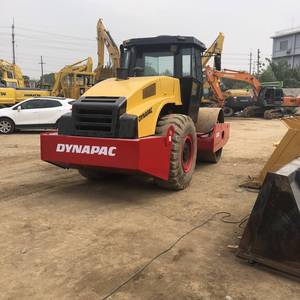 Compacteur d'occasion EXCELLENT, Matériel de construction et de terrassement à prix abordable, Rouleau compresseur CA302D à vendre - Product Image 3