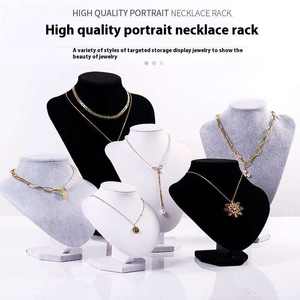 Expositor de Collares de Terciopelo Elegante con Base de Cuero, Maniquí para Exhibición de Joyería, Organizador de Almacenamiento de Collares - Product Image 4