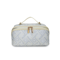 Trousse de toilette brodée bleu ciel « Grand-mère de la côte », motif géométrique pastel