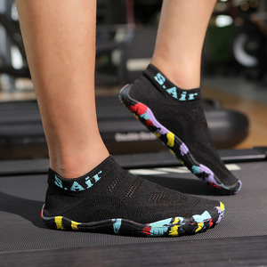 Chaussures d'eau en maille à séchage rapide avec semelle en caoutchouc, style chaussettes unisexe pour l'été, la plage et la randonnée en extérieur - Product Image 2