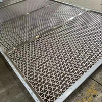 Support en tôle d'acier inoxydable 304 sur mesure, finition brossée, avec languettes de fixation soudées pour support de cadre
