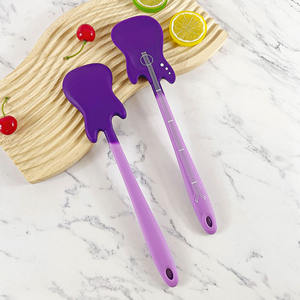 En stock <span class=keywords><strong>Grattoir</strong></span> en silicone créatif monobloc, <span class=keywords><strong>grattoir</strong></span> en forme <span class=keywords><strong>de</strong></span> <span class=keywords><strong>guitare</strong></span>, outil <span class=keywords><strong>de</strong></span> cuisson créatif - Product Image 2