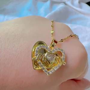 Ciondolo in oro reale placcato rame squisito con monogramma di zirconio per la festa della mamma regalo a cuore - Product Image 2