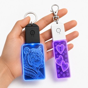 Porte-clés holographique 3D RGB 7 couleurs sur mesure, souvenir unique, pour porte-clés LED en acrylique personnalisé avec prise en charge <span class=keywords><strong>de</strong></span> la forme personnalisée - Product Image 1