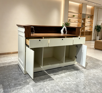 Comptoir de caisse pour magasin de vêtements rétro, bar de réception créatif pour boutique tendance, bureau d'accueil pour salon de beauté, réception d'entreprise