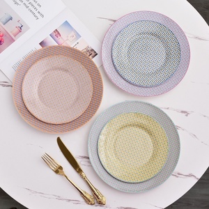 Assortiment d'assiettes à dîner et à plat de service, série foulard, 10 et 8 pouces, très demandé - Product Image 1