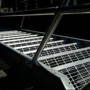 Thermisch Verzinkt 30*5Mm Stalen Rooster Trap Metalen Loopbrug Platform En Trappen Tegen Concurrerende Prijzen - Product Image 3