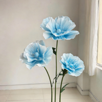 Fleurs artificielles géantes en mousse EVA bleue avec base sur poteau pour mariages, Noël, événements de remise de diplômes - Présentoir respectueux de l'environnement