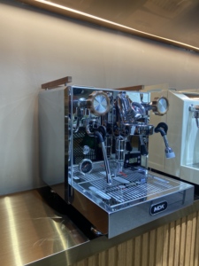 Máquina de Café Espresso Semiautomática MDK de 12 Bares con Carcasa de Acero Inoxidable para Cafeterías, Venta al Por Mayor de Fábrica - Product Image 1