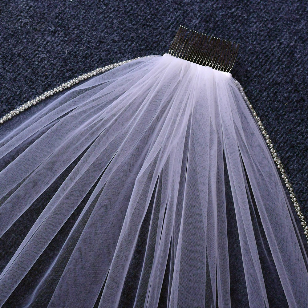 VY27  White Veils with Comb