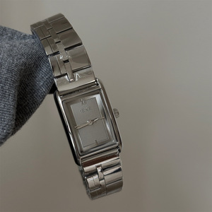 Nuevo Reloj de Pulsera de Acero Inoxidable con Movimiento de Cuarzo para Mujer - Product Image 4