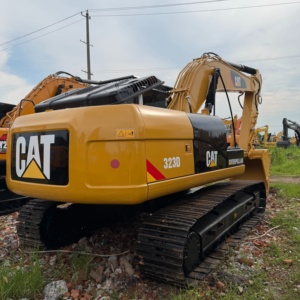 Excavatrice sur chenilles d'occasion japonaise Carter 323D de 23 tonnes, très demandée, pour travaux moyens et lourds, avec peu d'heures de fonctionnement et hydraulique stable. - Product Image 4