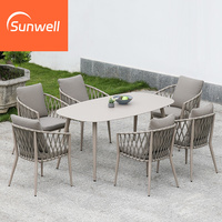 Ensemble de salle à manger de meubles d'extérieur élégant en aluminium avec revêtement en poudre, table en métal et chaises en corde tressée pour hôtel, restaurant, complexe hôtelier