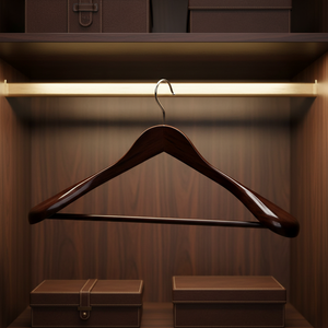 Inspring legno scuro di lusso ampia spalla tuta in legno appendiabiti personalizzato appendiabiti per panni - Product Image 1