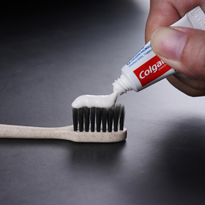 Fournitures d'hôtel personnalisées à bas prix Achat unique Brosse à dents et dentifrice Commodités de chambre d'hôtel - Product Image 3