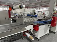 Machine d'emballage thermorétractable automatique à grande vitesse contrôlée par PLC avec moteurs servo 380V pour boîtes de conserve alimentaires