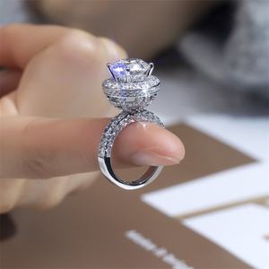 Anillo de diamantes redondos de oro blanco de 18 quilates Messi Jewelry MSR-1443 para mujer - Product Image 6