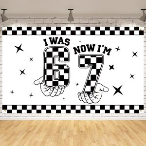 Banner per Festa di Compleanno 'Da 6 a 7 Anni' a Scacchi Bianco e Nero, Decorazioni Divertenti per il 7° Compleanno - Product Image 1