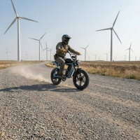 Vélo électrique tout-terrain robuste pour adultes avec fourche à suspension avant, idéal pour les chemins d'accès aux éoliennes