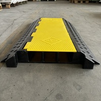 Rampe de protection de câbles 5 voies en PVC + renfort métallique CE RoHS approuvée 6R MJ-C905XS 900x500x50mm 10-15mph Portable Fixe