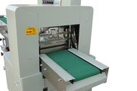 Haute qualité manuel Semi automatique oreiller flux rotatif stérile crêpe gaze médicale Bandage Pack Machine pour écouvillon Pad rouleau carré