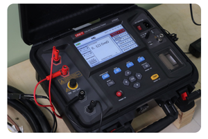 UNI-T UT620T Medidor de Resistencia CC de 10A, Rango de Medición 100.0μΩ~1.0000MΩ para Sistemas de Energía, Meteorología, Centros de Datos, Campos Petroleros - Product Image 6