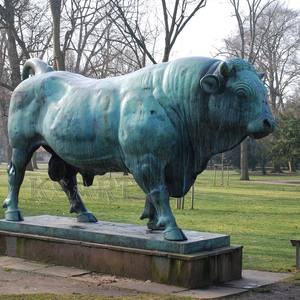 Sculpture personnalisée de taureau en bronze coulé, sculpture de paysage de taureau galopant en bronze debout, bronze coulé - Product Image 5