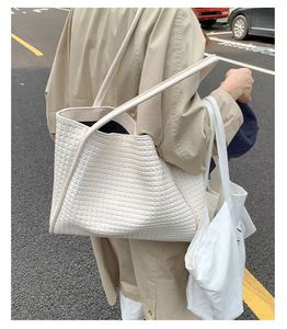 กระเป๋าถือผู้หญิงแฟชั่น PU ทอแบบสาน  จุของได้เยอะ เหมาะสำหรับเดินทาง ท่องเที่ยว ทำธุรกิจ  กันน้ำ  กระเป๋าหนัง - Product Image 4