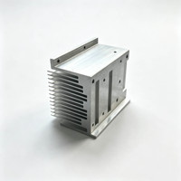 Dissipateur thermique compact en aluminium extrudé à ailettes verticales en forme de L pour onduleur solaire