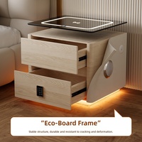 Table de chevet crème avec plateau en verre marbré, deux tiroirs, meuble de rangement moderne et luxueux pour chambre à coucher