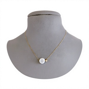 Collier de meilleure qualité à chaîne dorée au look simple et époustouflant pour femmes et filles pour la fête et la collection de vêtements quotidiens décontractés - Product Image 2