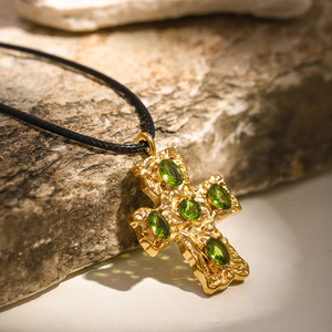 18 Karat <span class=keywords><strong>Gold</strong></span> Edelstahl Diamant Kreuz Anhänger Halskette farbig weiß Zirkon gehämmert Kreuz Charm Wachs Seil Pullover Kette Schmuck - Product Image 6