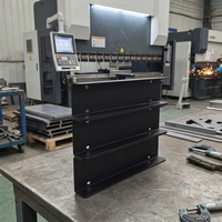 Support d'affichage à niveaux en tôle noire thermolaquée sur mesure, fabrication CNC, pliage et poinçonnage, support d'étagère métallique