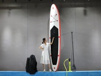 OEM personnalisé en gros gonflable Paddle Board SUP Board Drop Stitch matériel écologique pour les eaux de l'océan