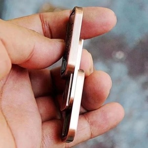 Spinner de Dedo EDC de Bronce de Tres Capas con Monedas y Tarjetas, Juguete Antiestrés Hecho de Metal Duradero - Product Image 2